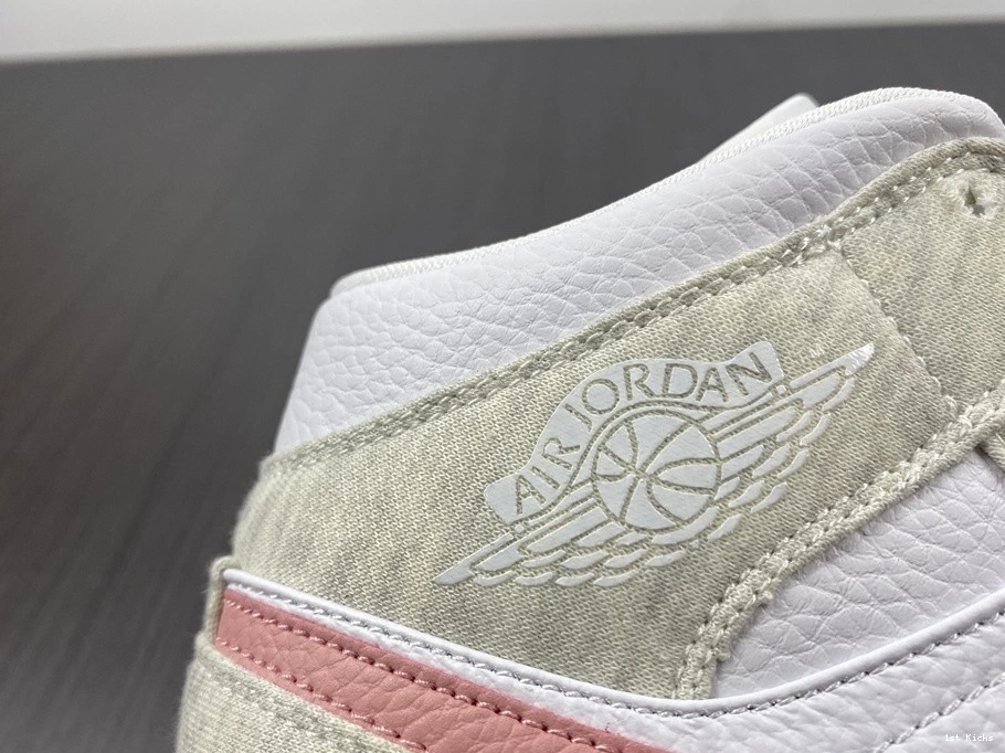 Light Iron - Ore Mid 1 Jordan (W) DN4045-001 SE 0118